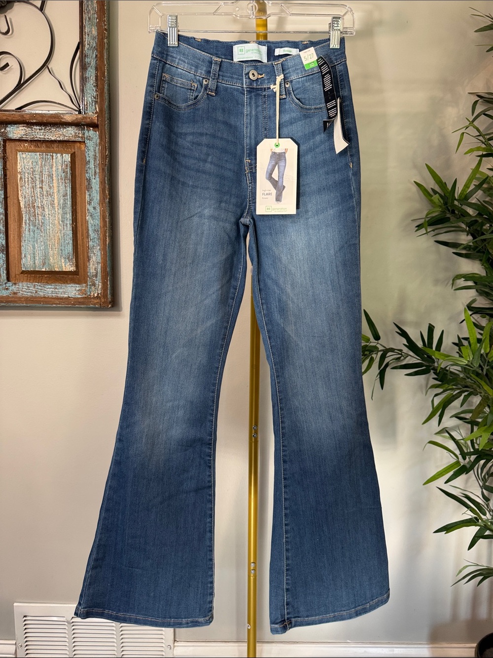 Celebrity Pink high rise flower fMidwash Flare Jeans in Blue NEW 5/27